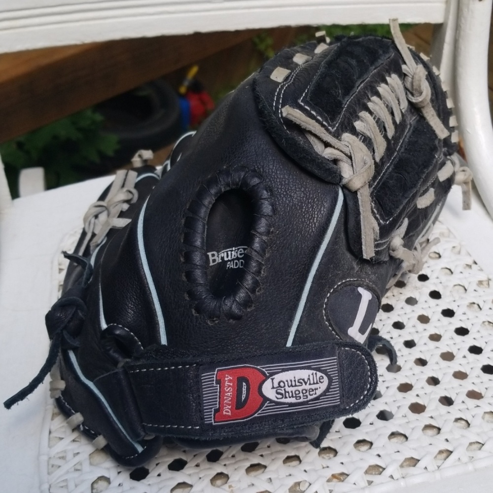 Louisville Slugger  Dynasty Baseball Glove